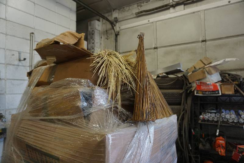 lot 9 image: Safari Thatch Tropical Tiki Style RoofSiding Thatch Panels