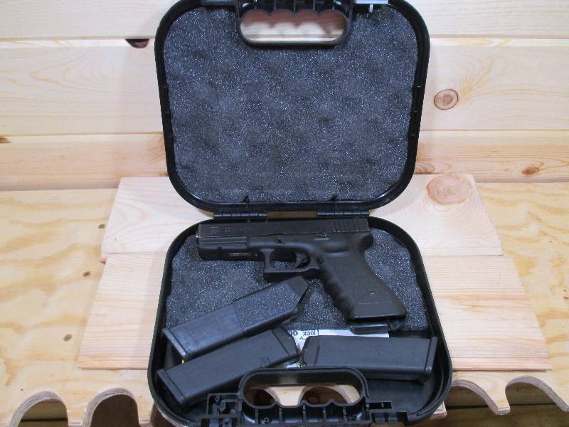 lot 4 image: Glock G22 Gen 3 Semi-auto Pistol