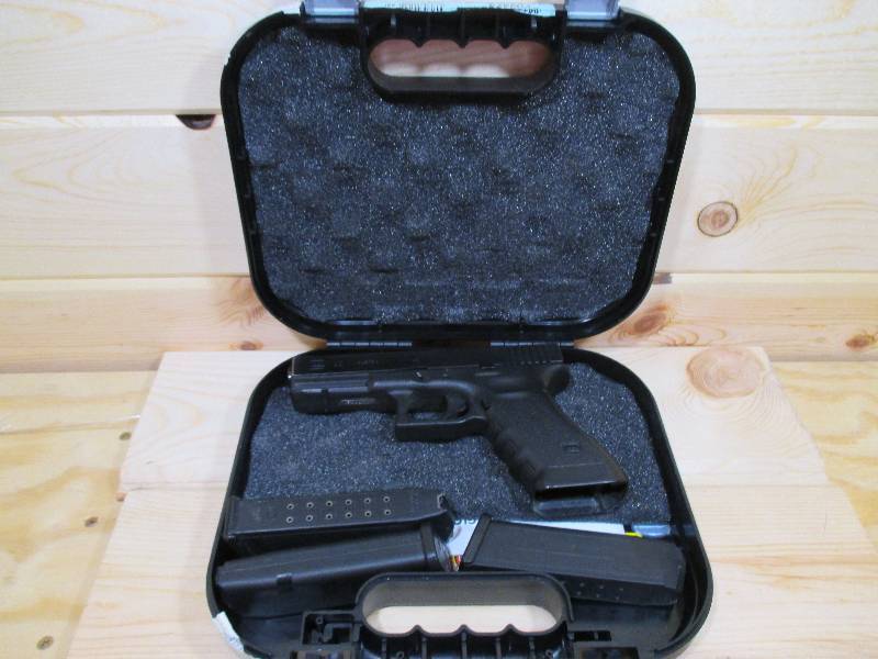 lot 10 image: Glock G22 Gen 3 Semi-auto Pistol