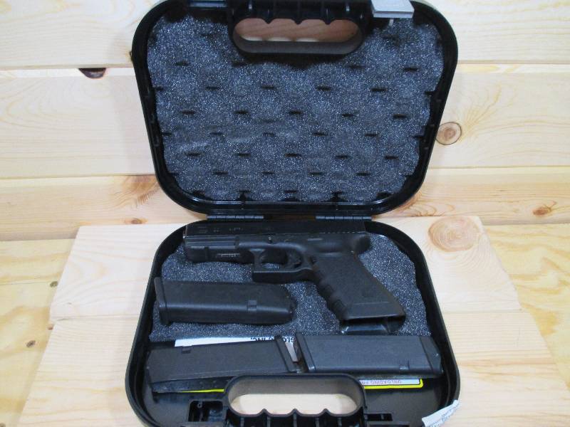 lot 12 image: Glock G22 Gen 3 Semi-auto Pistol