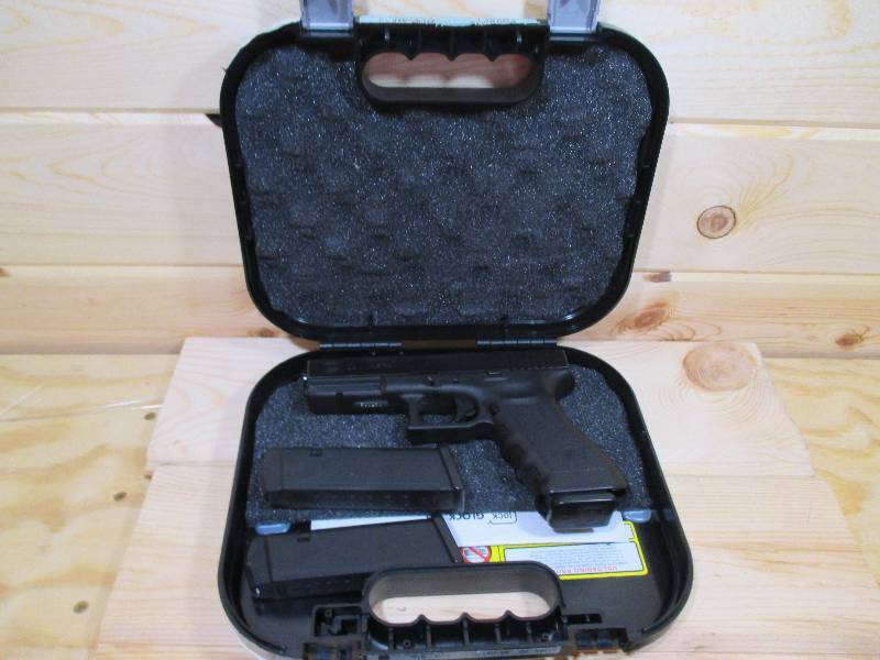 lot 14 image: Glock G22 Gen 3 Semi-auto Pistol