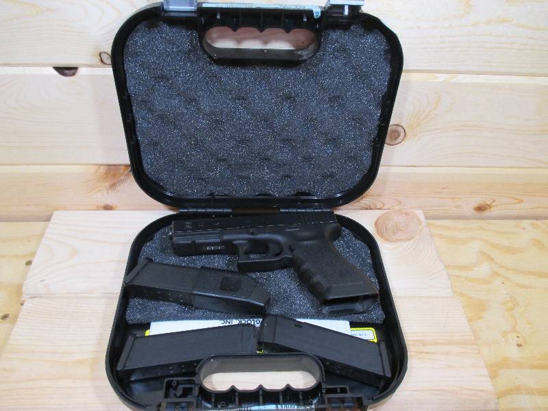 lot 15 image: Glock G22 Gen 3 Semi-auto Pistol