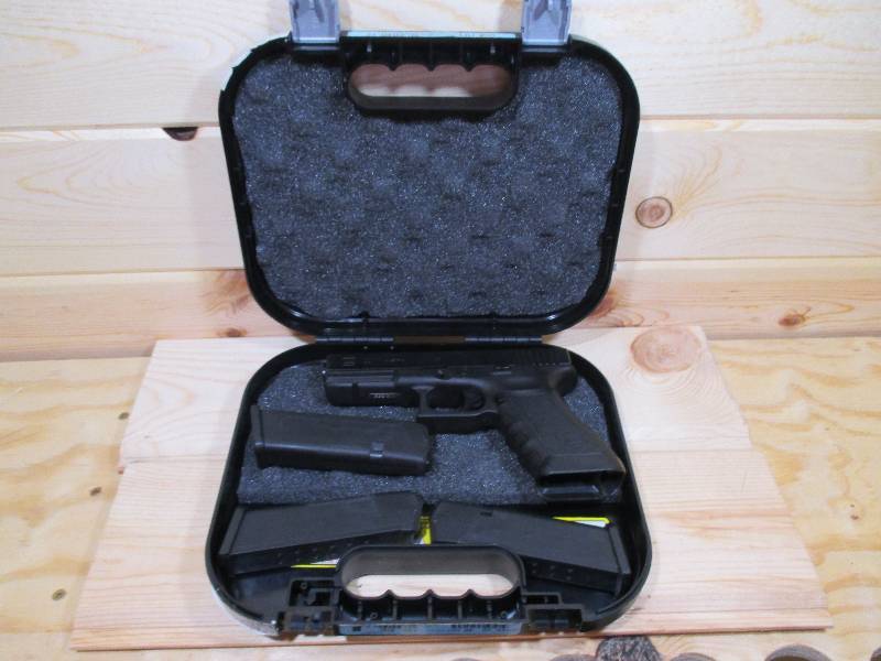 lot 16 image: Glock G22 Gen 3 Semi-auto Pistol