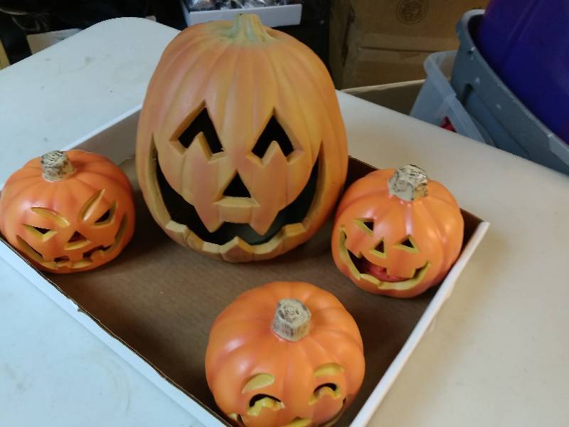 lot 3 image: Halloween