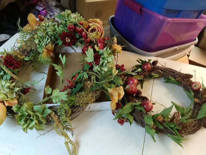 lot 5 image: Fall Dcor