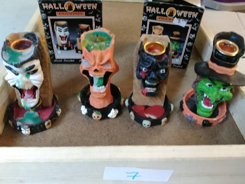 lot 7 image: Halloween
