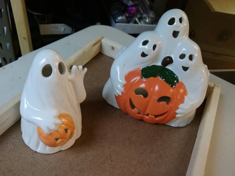 lot 14 image: Halloween