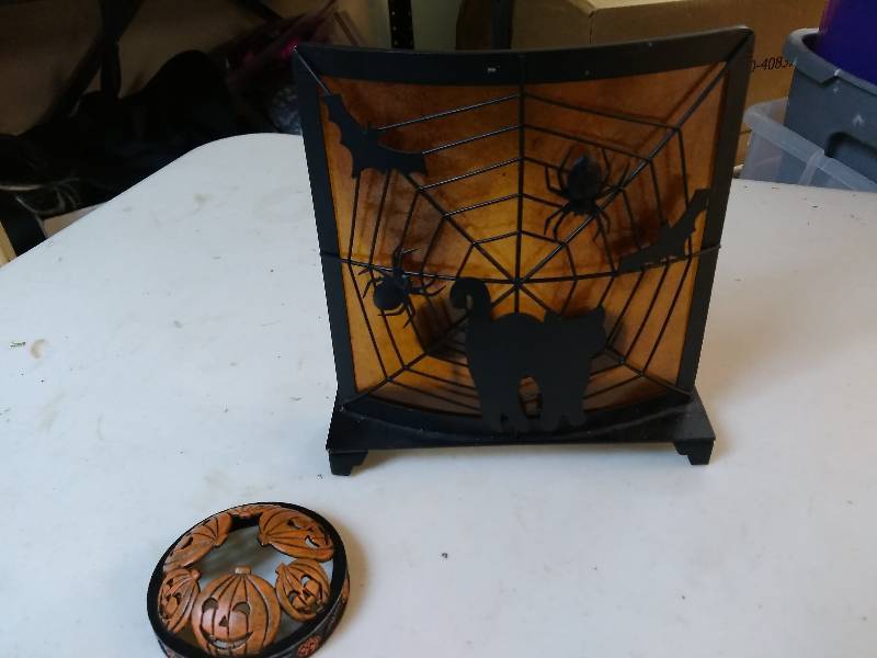 lot 22 image: Halloween