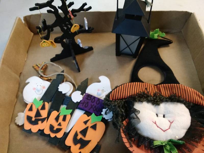 lot 60 image: Halloween