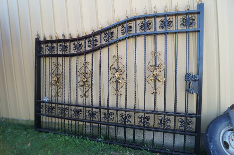 Wrought Iron Bi-Parting Driveway Gate