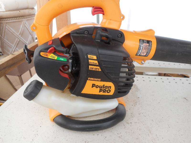lot 1 image: POULON GAS LEAF BLOWER