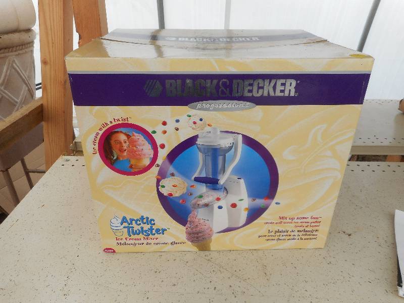 lot 4 image: ARTIC TWISTER ICE CREAM MIXER