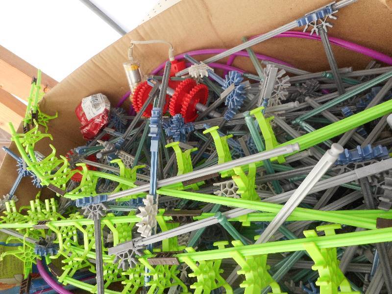 lot 20 image: BOX OF KINEX TEX
