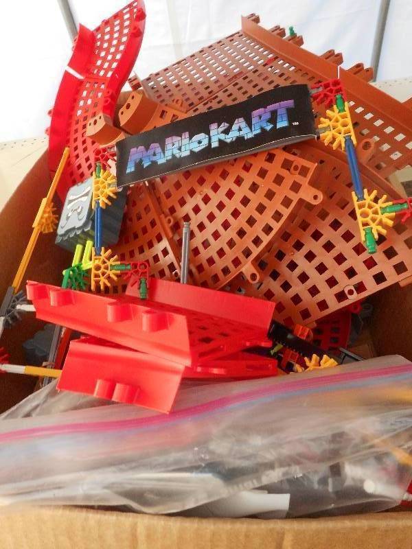 lot 22 image: MARIO KART BUILDING SET