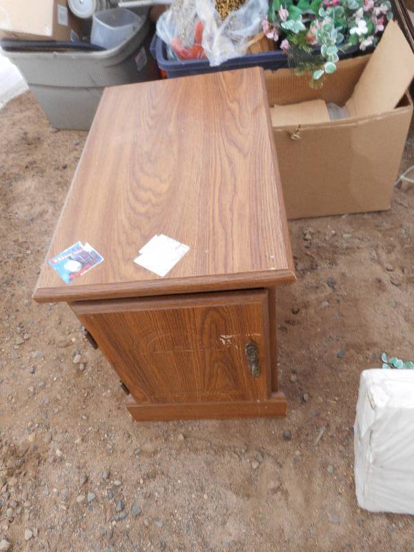 lot 49 image: OLDER NIGHT STAND