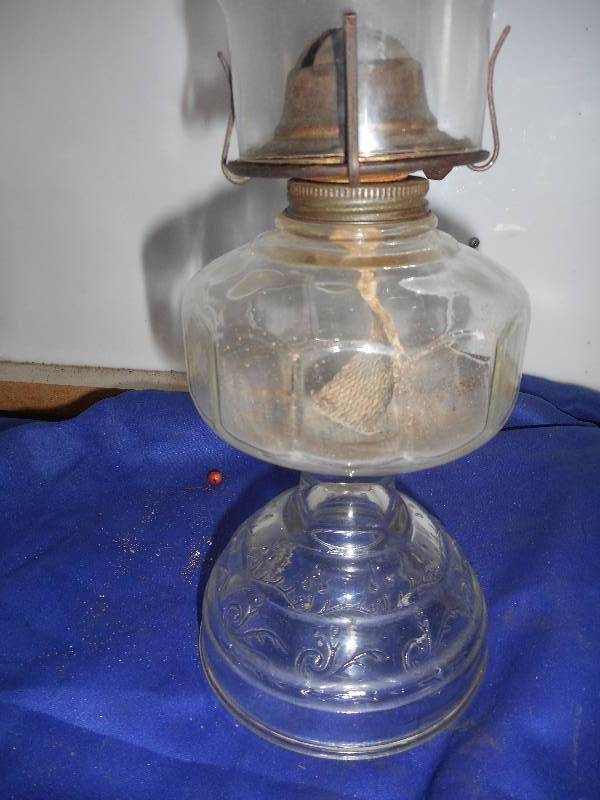 lot 64 image: VIBTAGE GLASS OIL LAMP