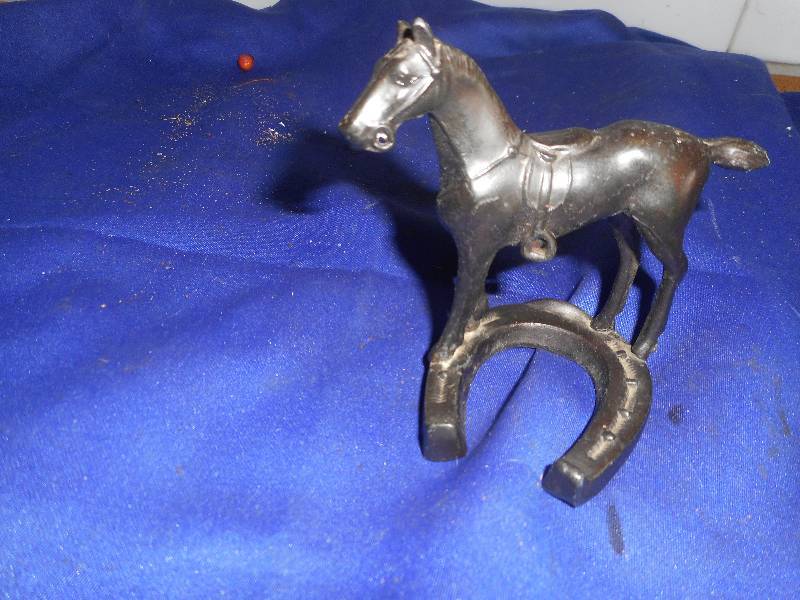 lot 71 image: VINTAGE STEEL HORSE AND HORSE SHOE