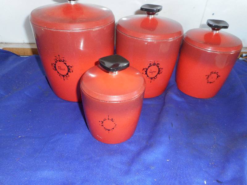 lot 74 image: VINTAGE WEST BEND METAL CABESTERS