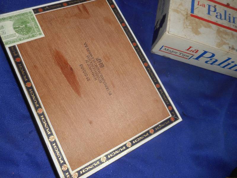 lot 102 image: 2 COLLECTIBLE CIGAR BOXES