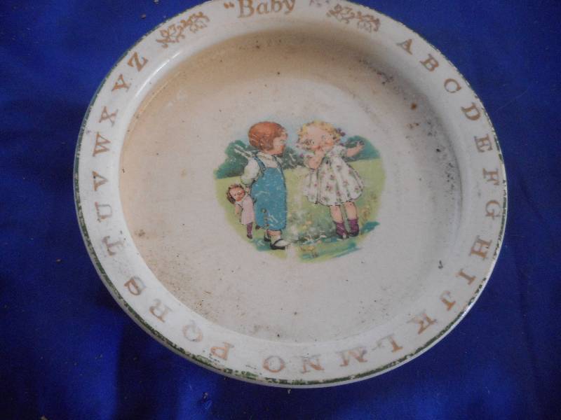 lot 113 image: VINTAGE BABY FOOD BOWL