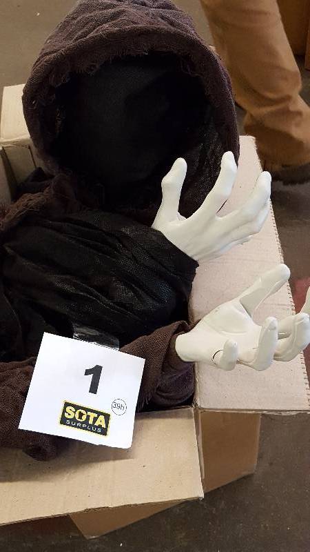 lot 1 image: Animated Faceless Reaper