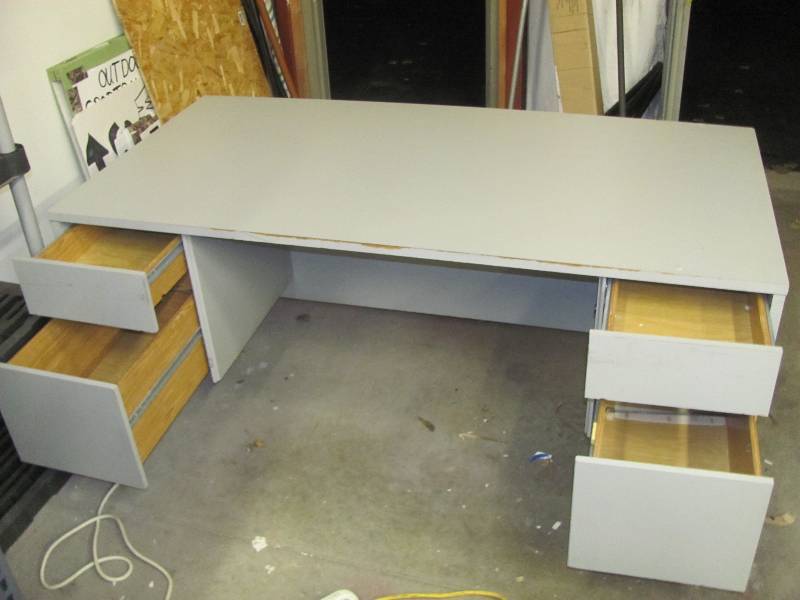 lot 16 image: Office Desks