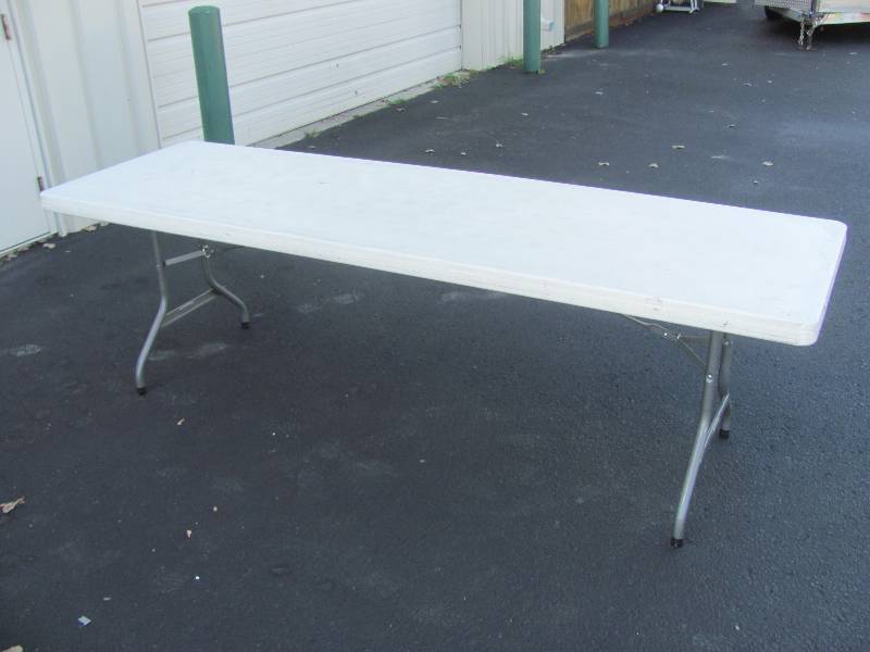 lot 17 image: Folding Tables