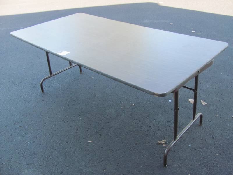 lot 20 image: Folding Tables