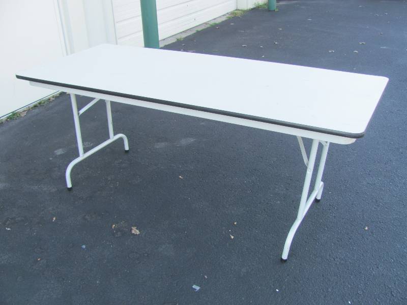 lot 21 image: Folding Tables