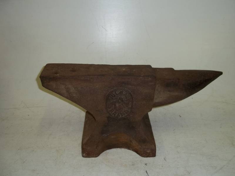 lot 1 image: Vulcan anvil 80lbs