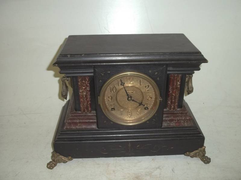 lot 3 image: Ingraham mantle clock runs but no key