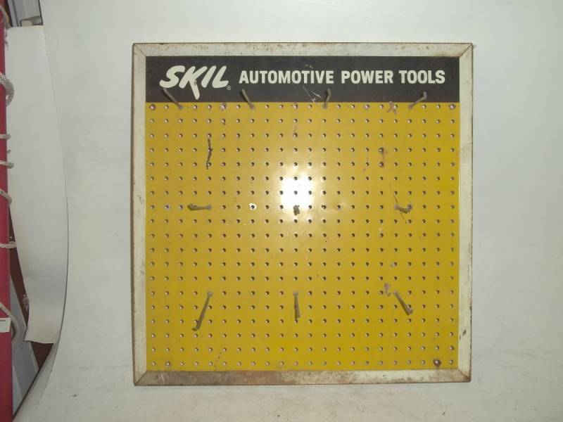 lot 7 image: Vintage Skil parts rack 23 x 23