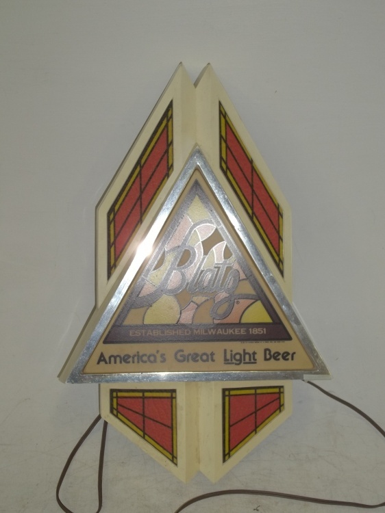 lot 10 image: Vintage Blatz light works great 20 x 13