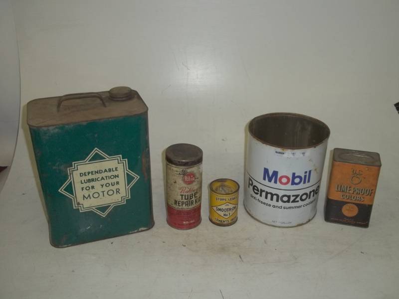 lot 24 image: 5 vintage oil cans