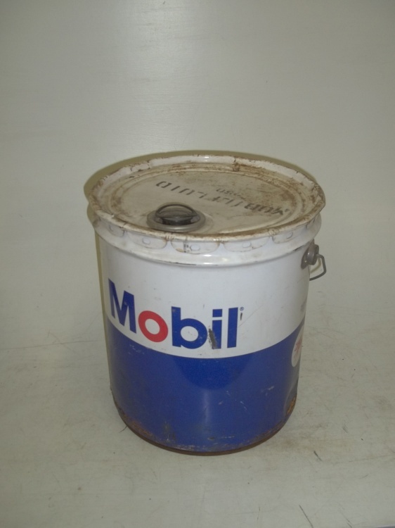 lot 26 image: 5 gallon Mobil oil can bottom has rust