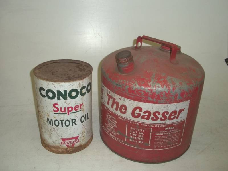 lot 28 image: 5 gallon Eagle gas can and 2 gallon Conico oil can