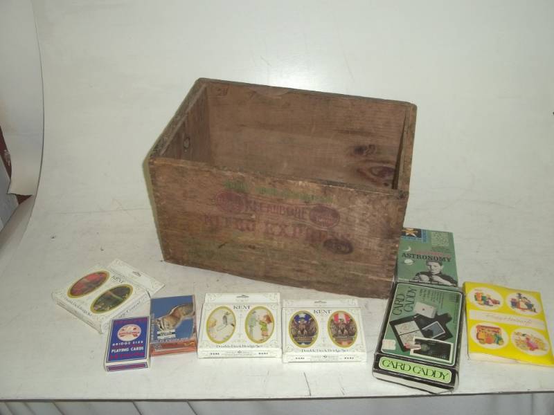 lot 35 image: Vintage dove tailed KleanBore Nitro ammo box with vintage playing cards