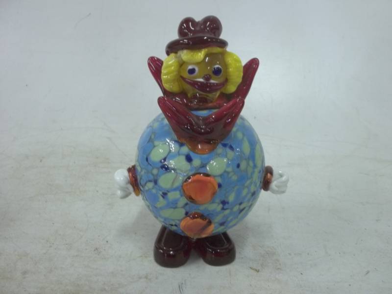 lot 46 image: Murano Italian glass clown figurine 9 x 6
