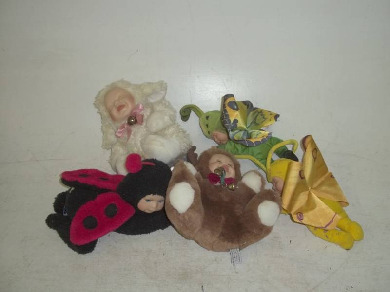 lot 51 image: 5 Anne Gaddes Cuddle Kids