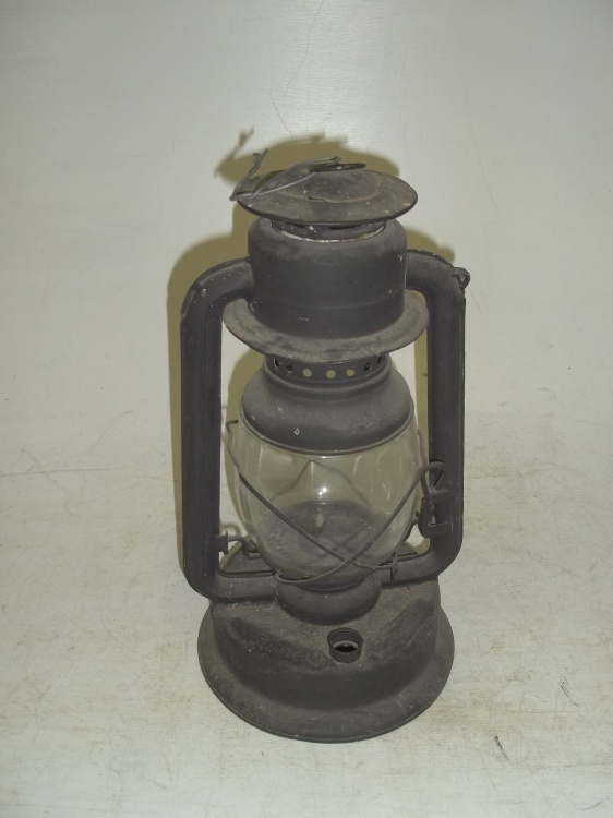 lot 59 image: Paulls leader large No. 2 gas lantern