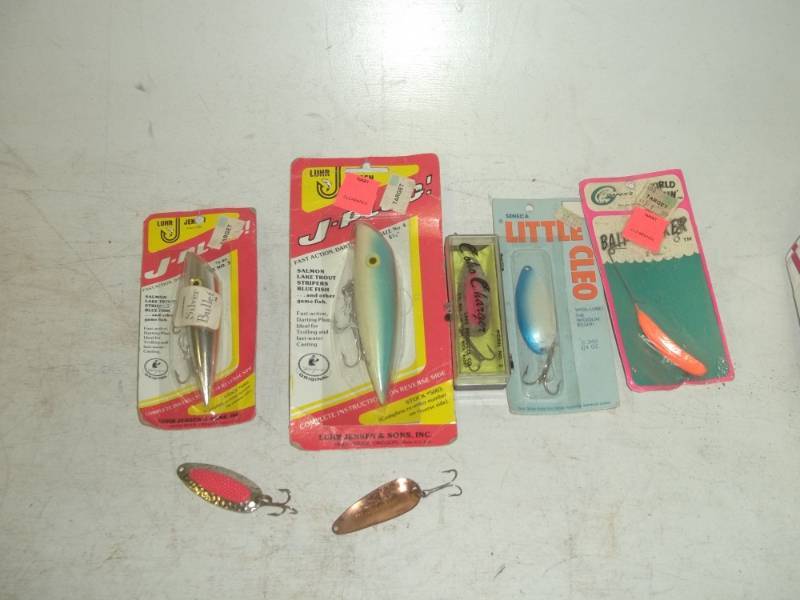lot 74 image: Vintage fishing equipment and lures