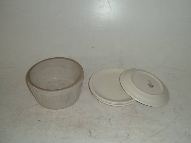 lot 96 image: Vintage crock and 4 red wing salad plates