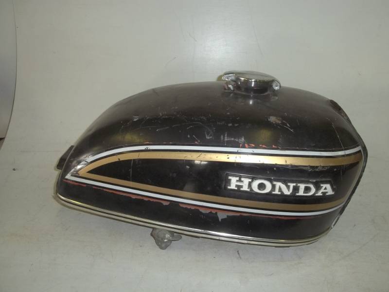 lot 105 image: 1970s Honda gas tank