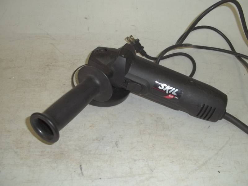 lot 128 image: Skil 4 12 grinder