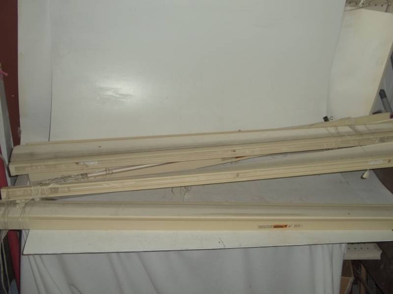 lot 132 image: Six 52 window blinds