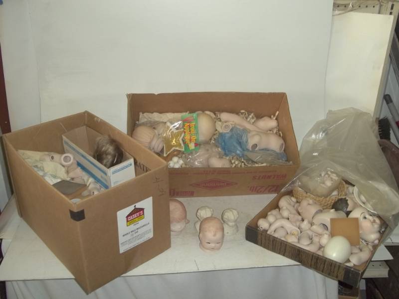 lot 137 image: Lots of ceramic doll parts
