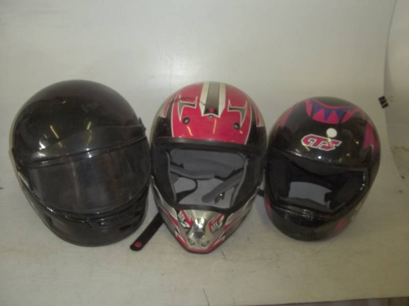 lot 139 image: 3 Helmets