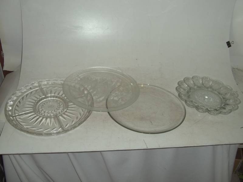 lot 147 image: Assortment of glass platters