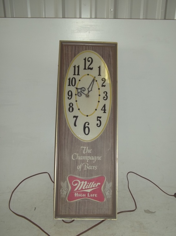 lot 151 image: Very nice 1960s high life lighted clock 9 x 27