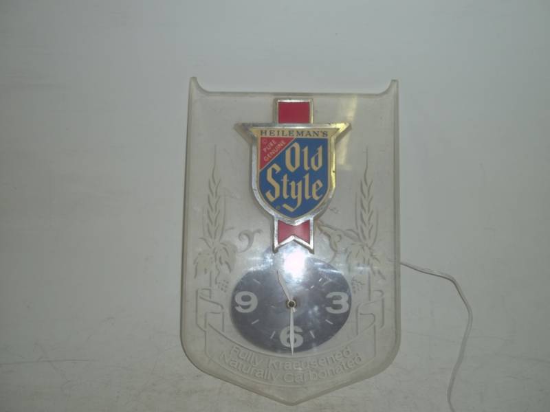 lot 161 image: Old style clock working 17 x 12